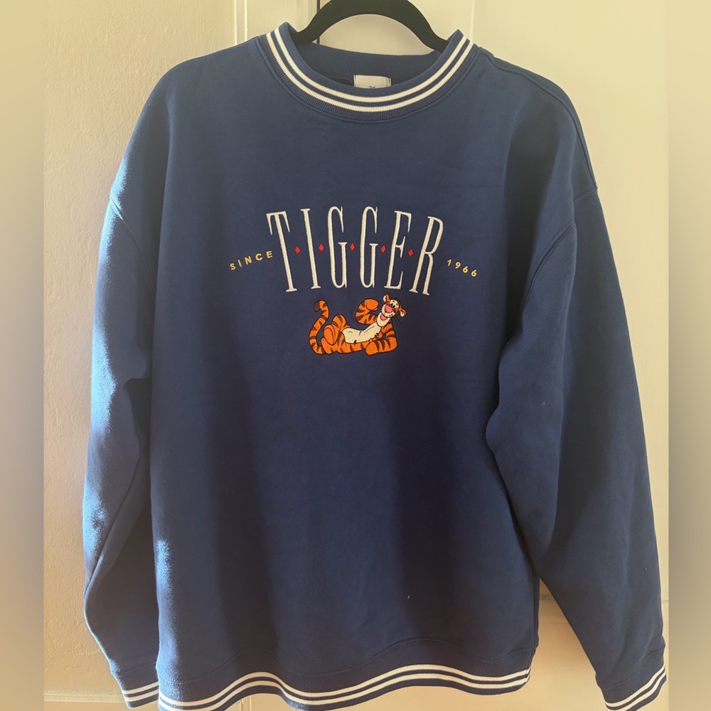 Tigger Vintage Style Crewneck Sweater in Navy Blue